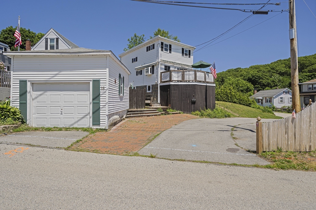 16 Pequot Rd