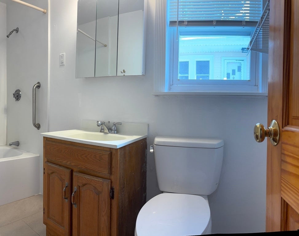 16-18 Waveway Ave #1, Winthrop, MA Photo #5