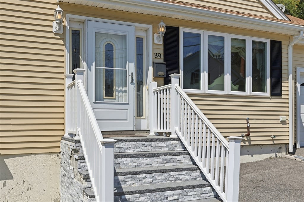 39 Sunflower Rd, Holbrook, MA, 39 Sunflower Rd, Holbrook, MA Photo #3
