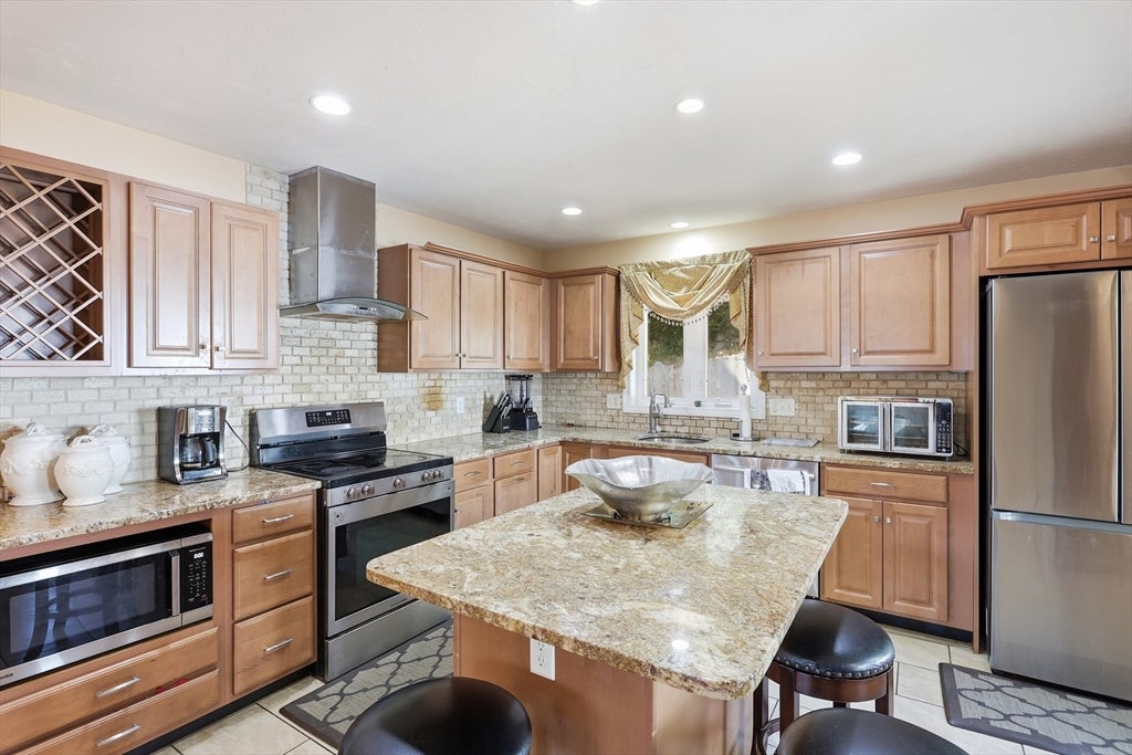 39 Sunflower Rd, Holbrook, MA, 39 Sunflower Rd, Holbrook, MA Photo #10