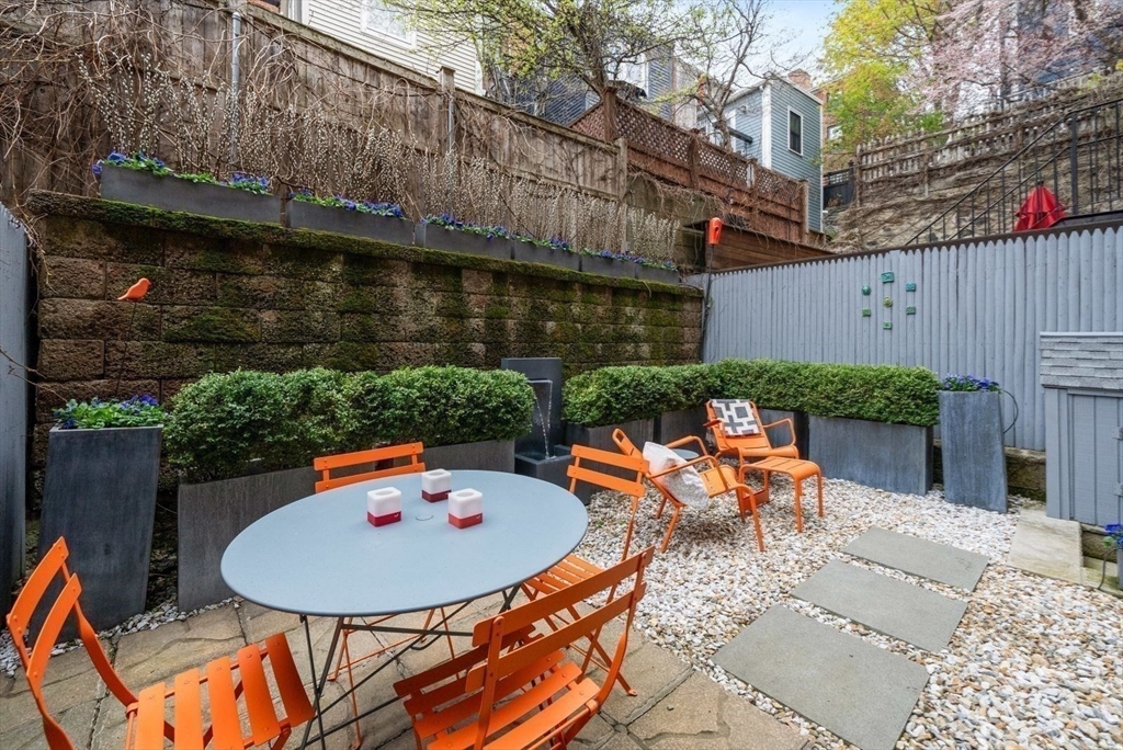 11 Lawnwood Place