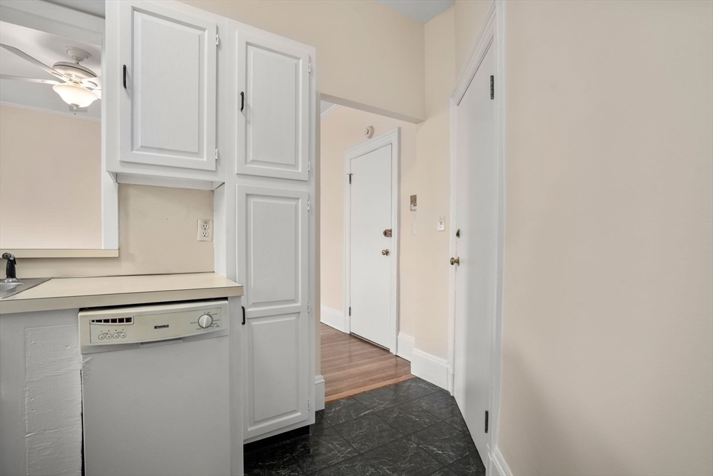 369 Tappan St 8