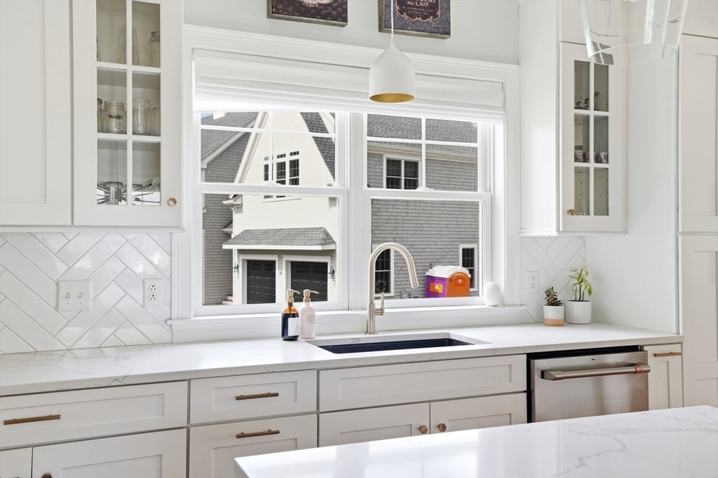 11 Carriage House Way