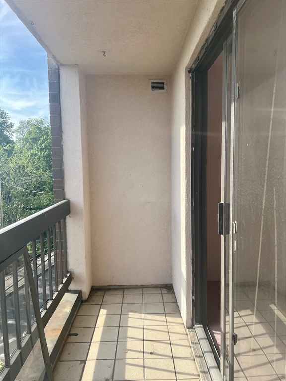 24 Corey St 305