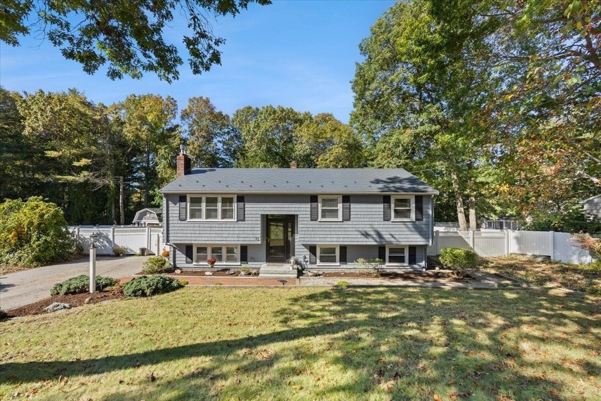 33 Lantern Ln