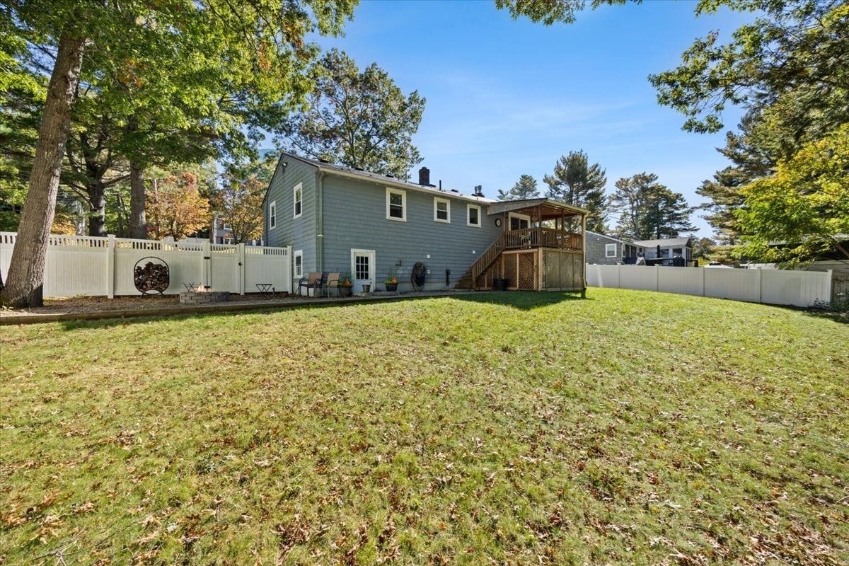 33 Lantern Ln