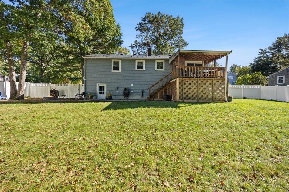 33 Lantern Ln