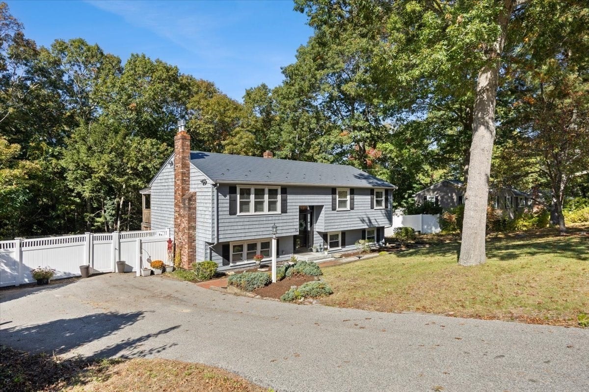 33 Lantern Ln