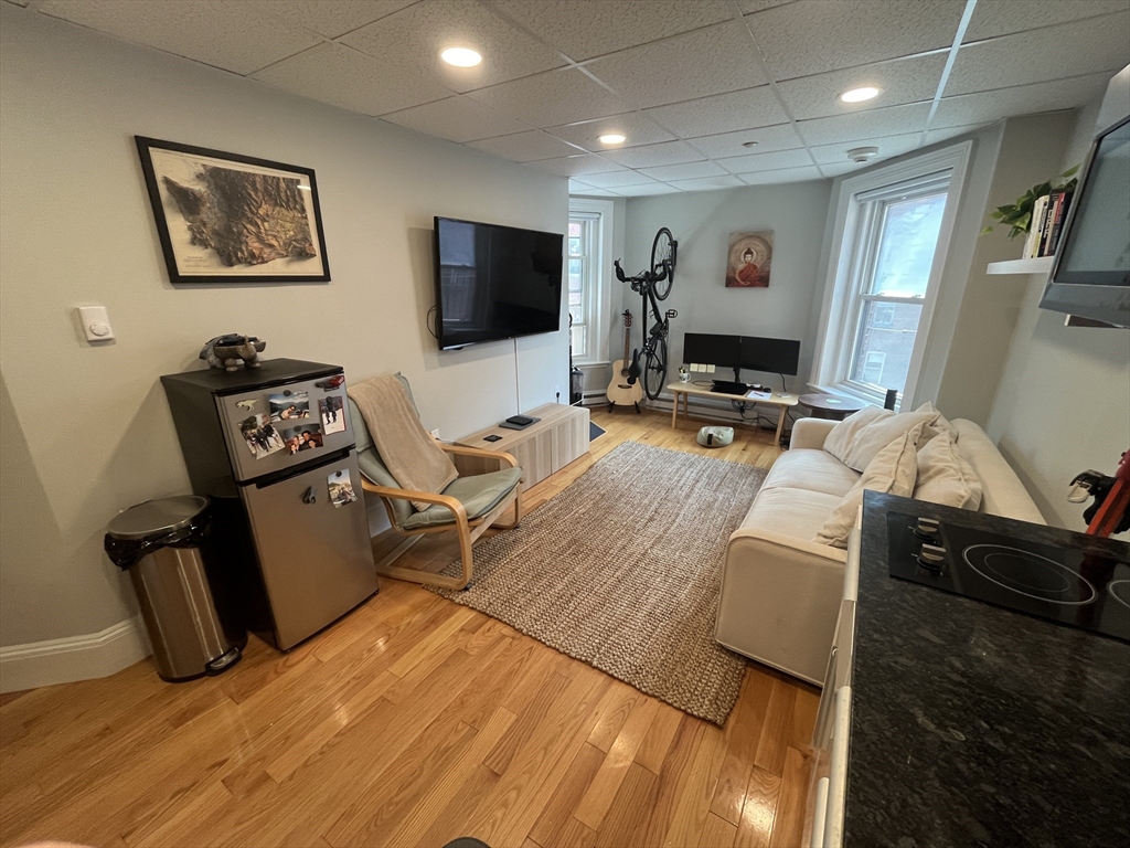 302 Newbury 13
