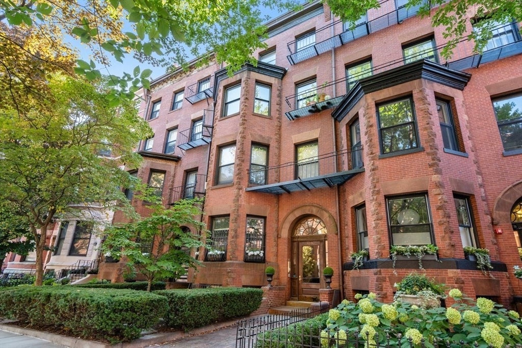 Photo of 400 Marlborough St, Boston, MA