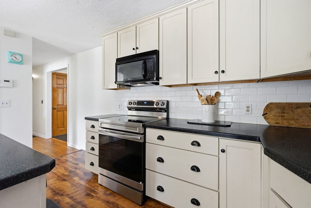 169 Sandtrap Way, Chicopee, MA Photo #16