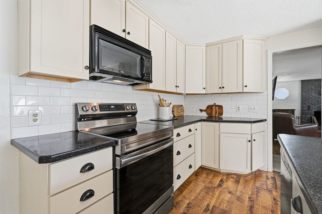 169 Sandtrap Way, Chicopee, MA Photo #15