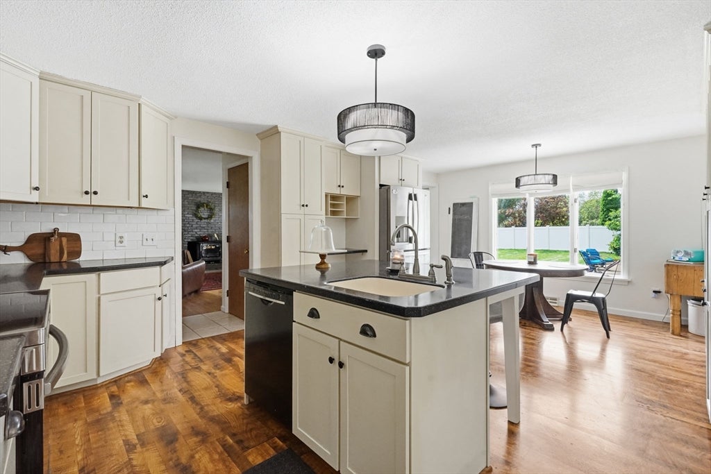 169 Sandtrap Way, Chicopee, MA Photo #10