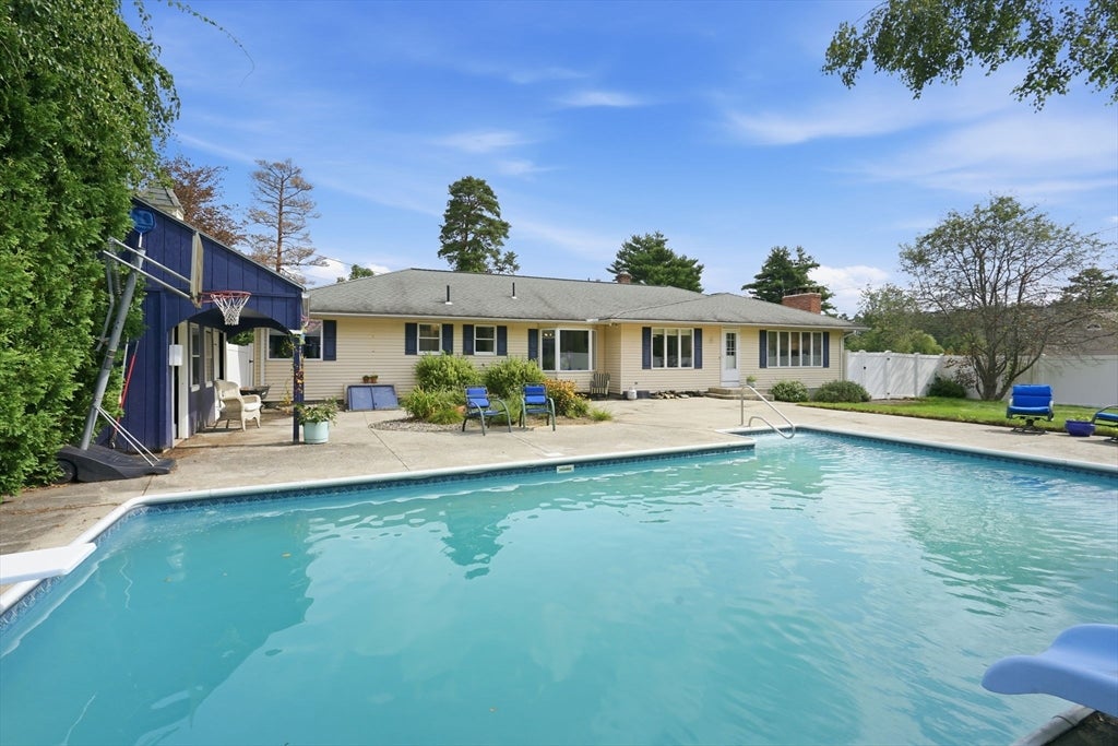 169 Sandtrap Way, Chicopee, MA Photo #38
