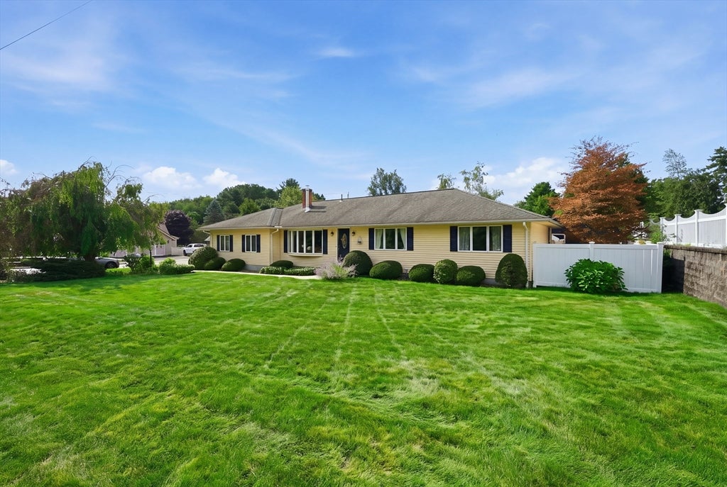 169 Sandtrap Way, Chicopee, MA Photo #2