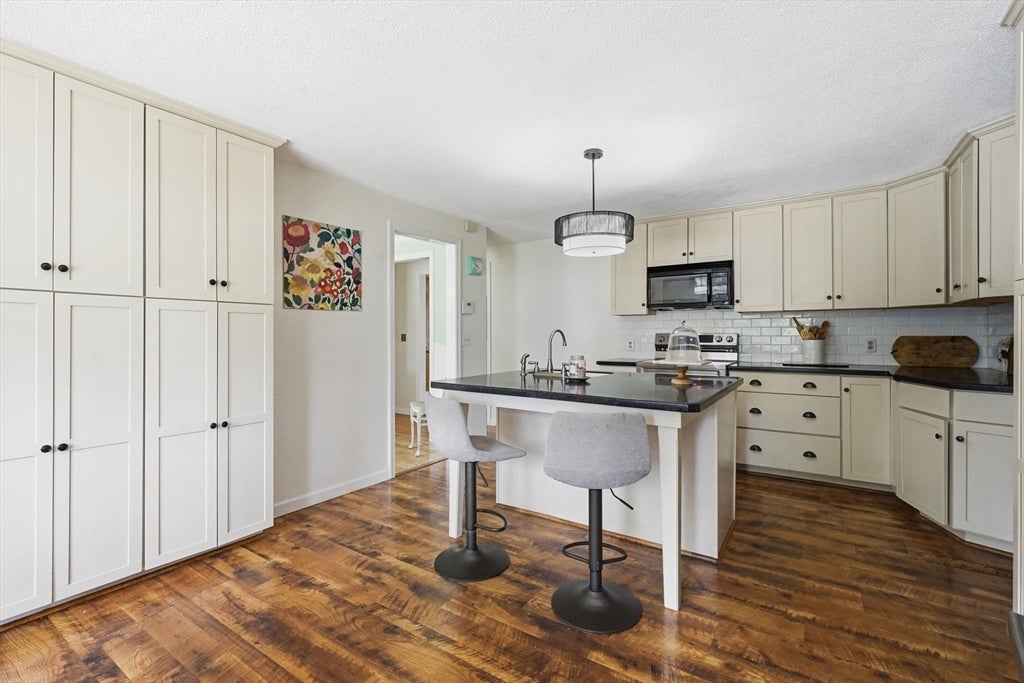 169 Sandtrap Way, Chicopee, MA Photo #12