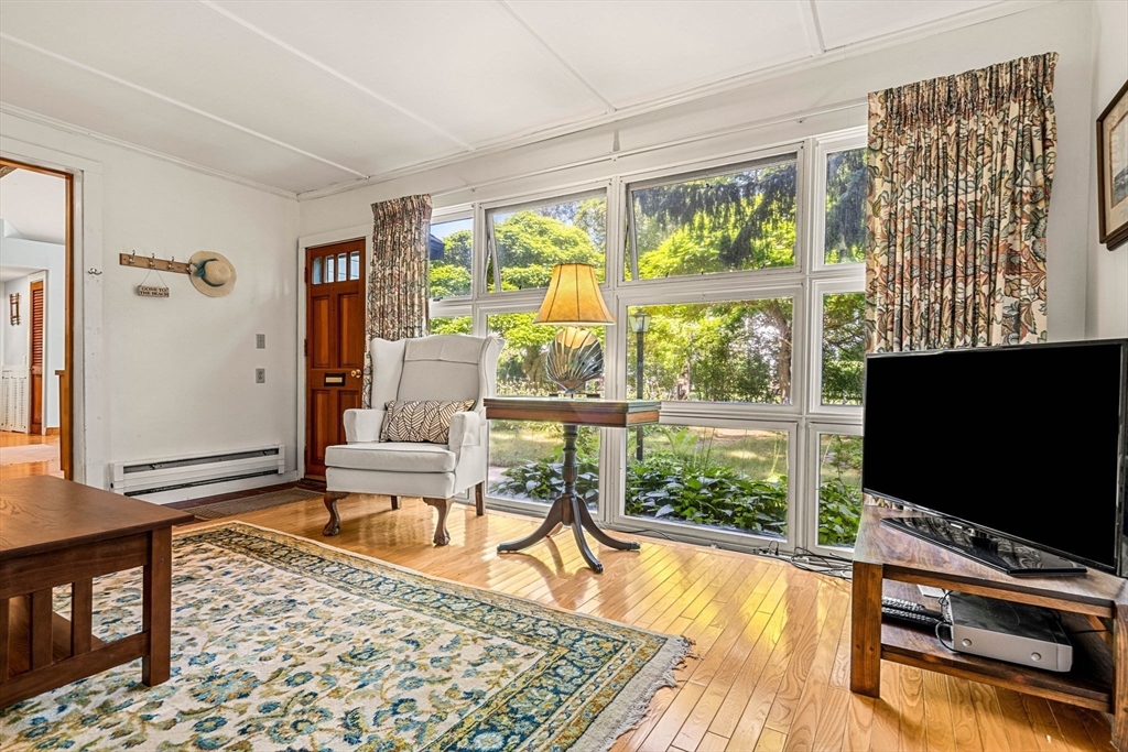 21 Preston Beach Rd