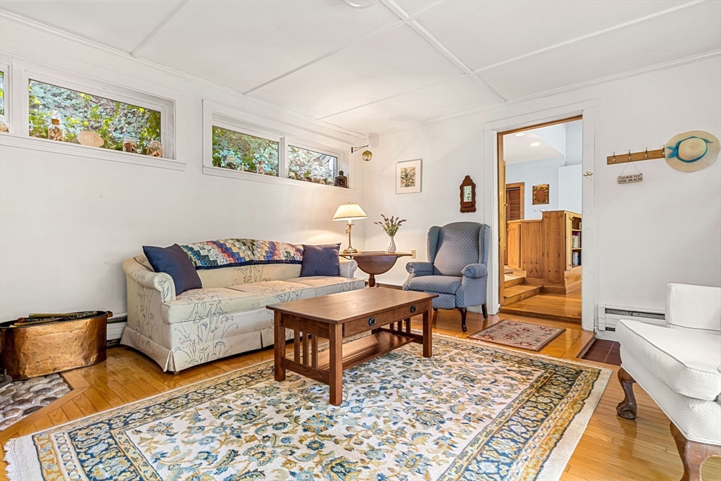 21 Preston Beach Rd