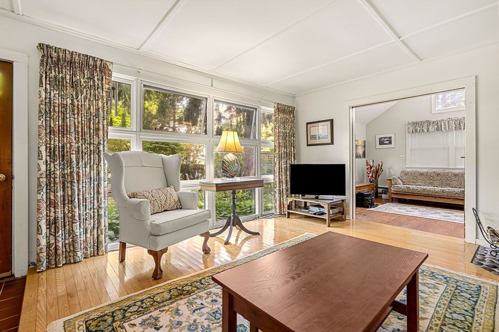 21 Preston Beach Rd