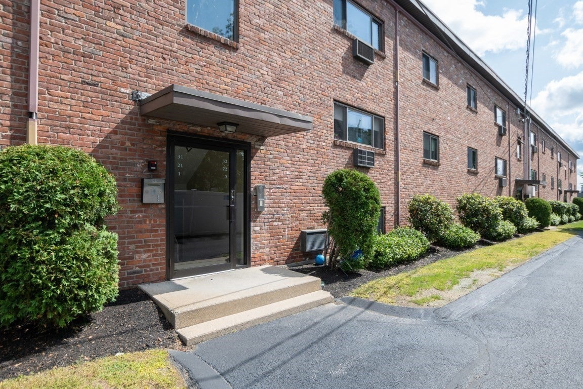 146 Willow Street #21, Waltham, MA Photo #2