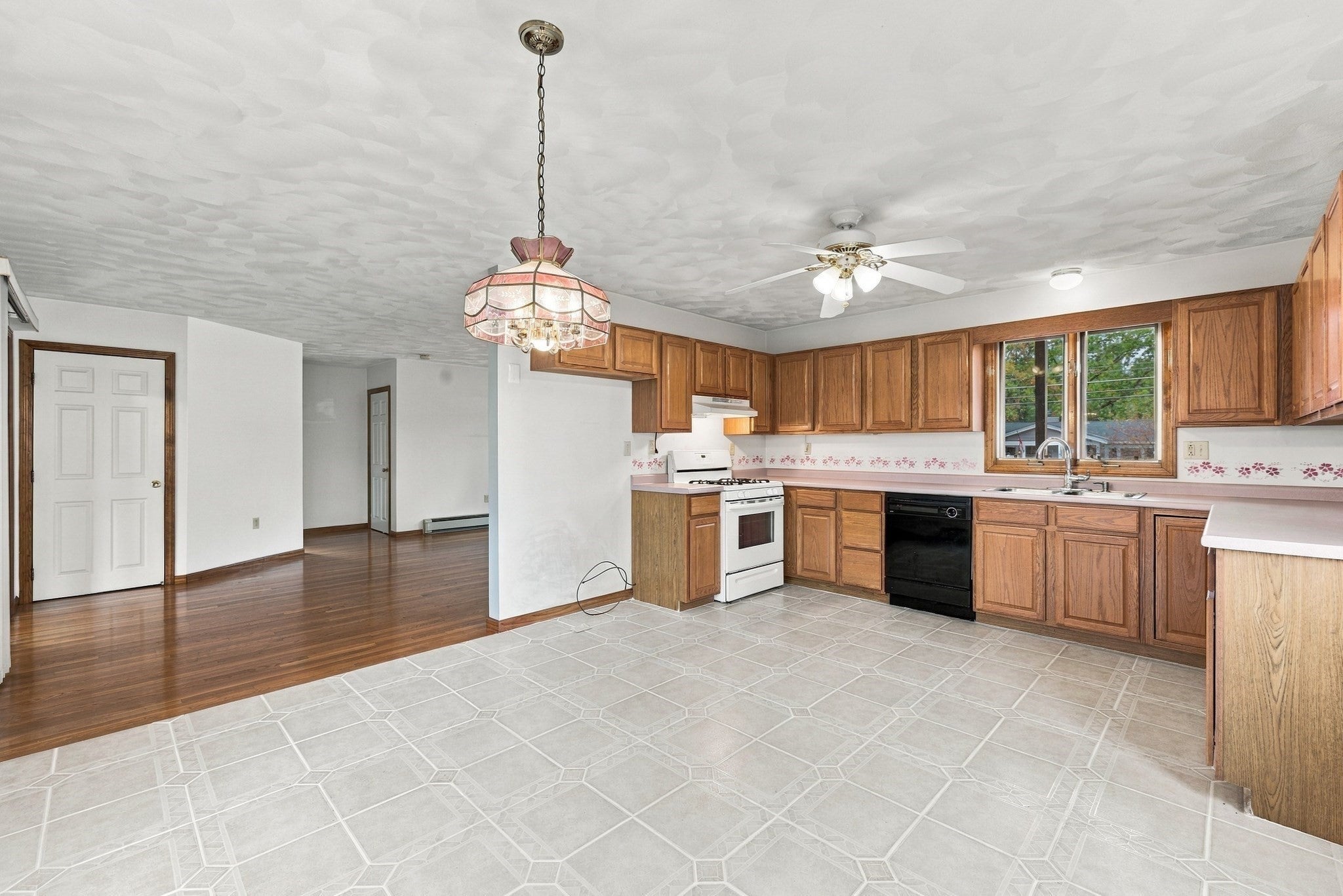 21 Bridle Rd, Billerica, MA Photo #5
