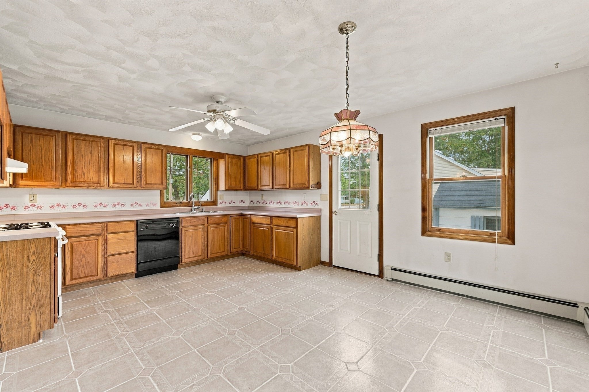 21 Bridle Rd, Billerica, MA Photo #6
