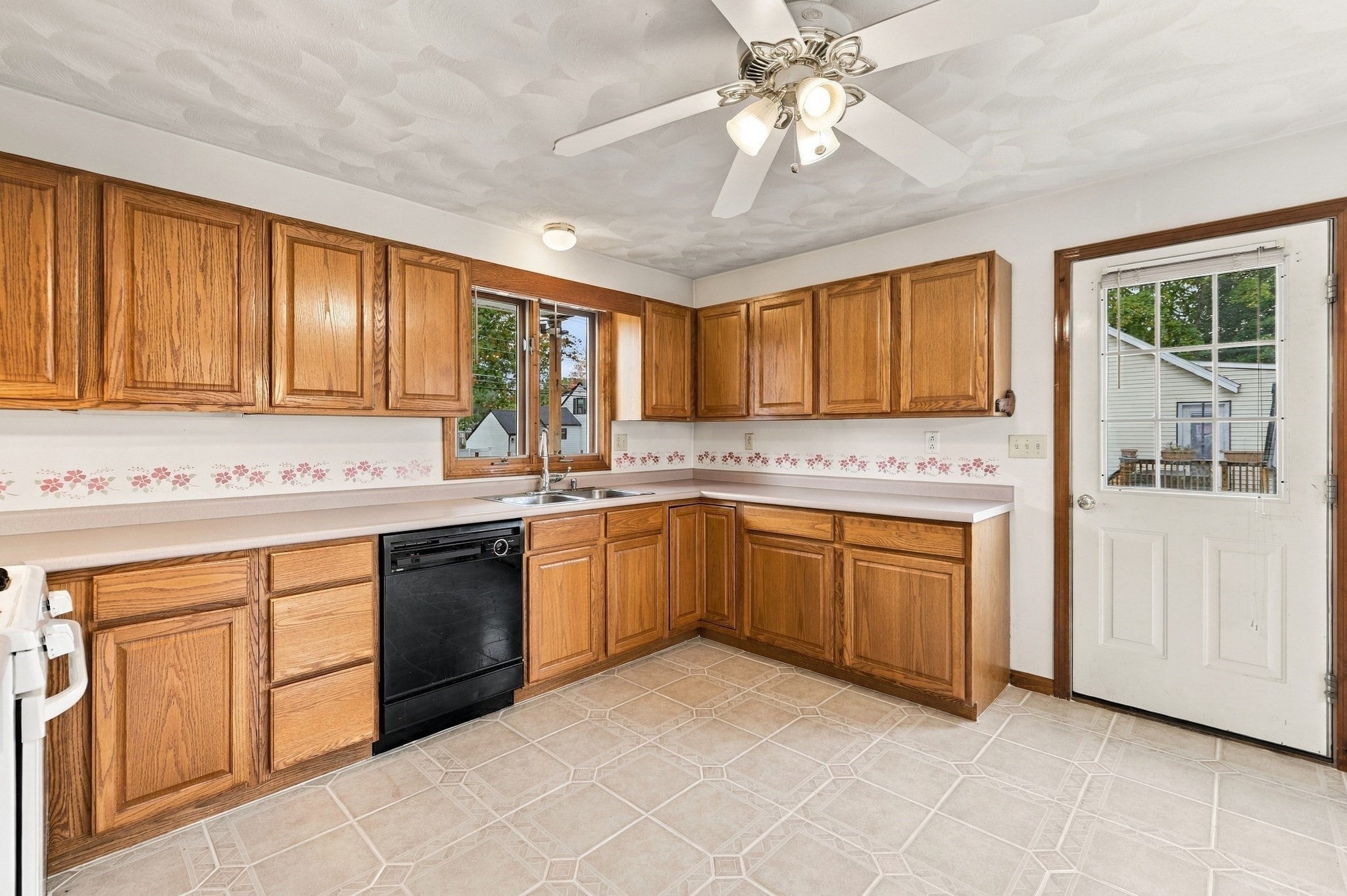 21 Bridle Rd, Billerica, MA Photo #3