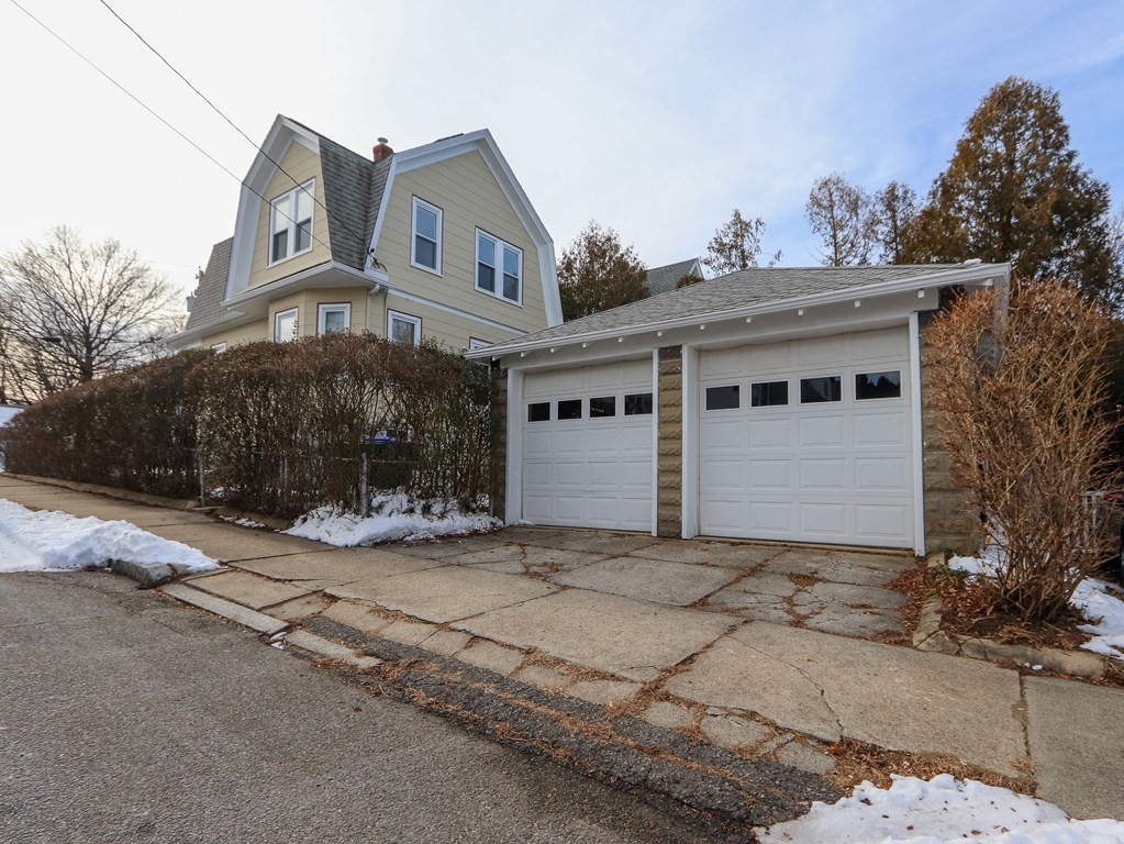 Medford, Massachusetts 02155, United States, 3 Bedrooms Bedrooms, ,1 BathroomBathrooms,Residential,Active,240626