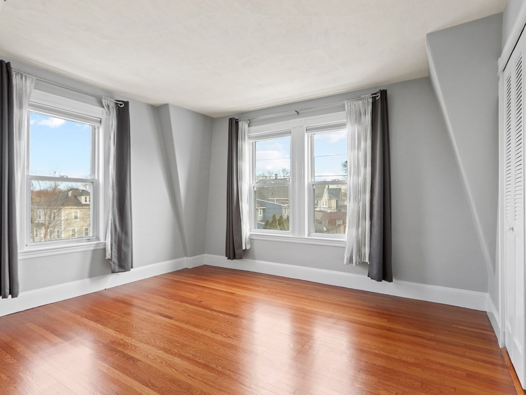 Medford, Massachusetts 02155, United States, 3 Bedrooms Bedrooms, ,1 BathroomBathrooms,Residential,Active,240626