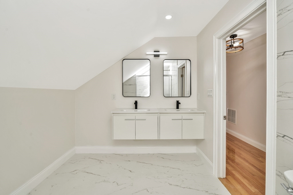 30 Hiawatha Rd #(#2), Boston, MA, 30 Hiawatha Rd #(#2), Boston, MA Photo #9