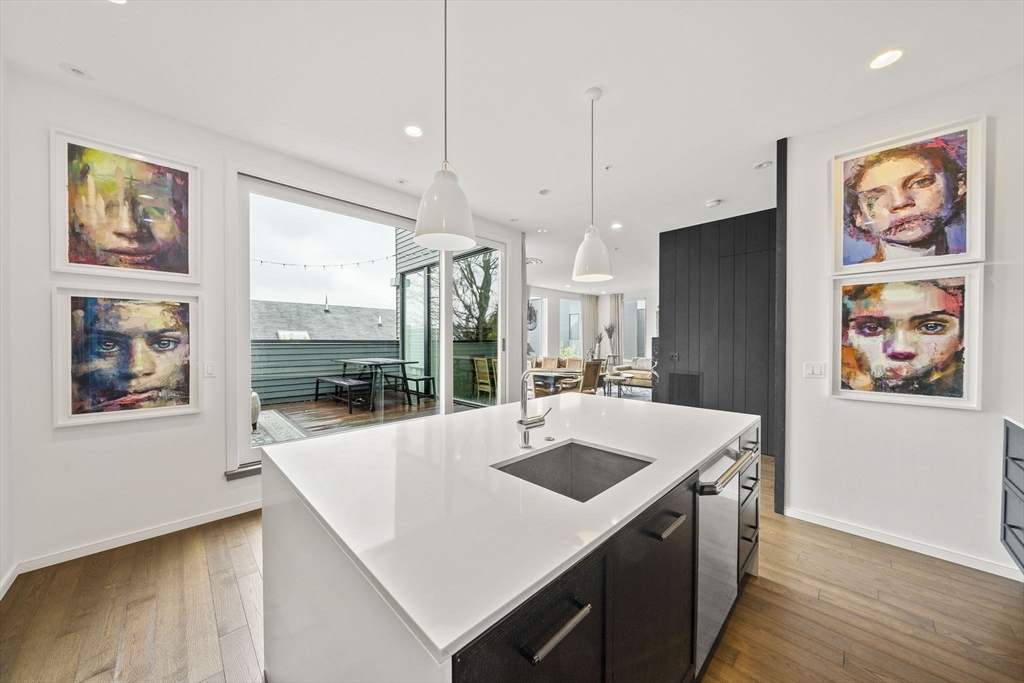 515 E 1st 8