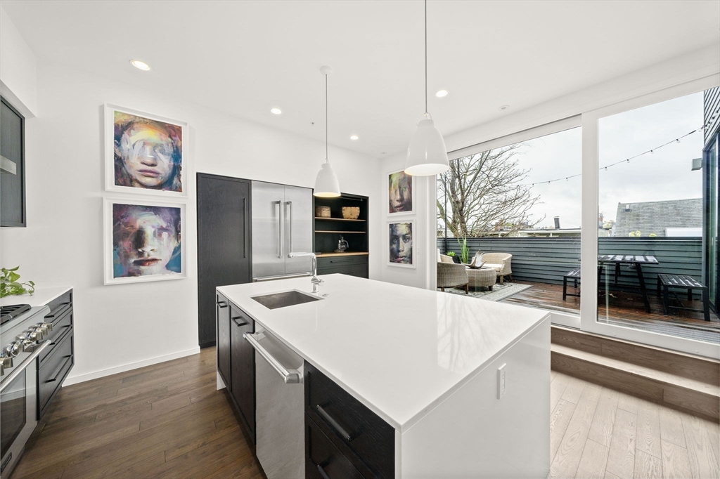 515 E 1st 8
