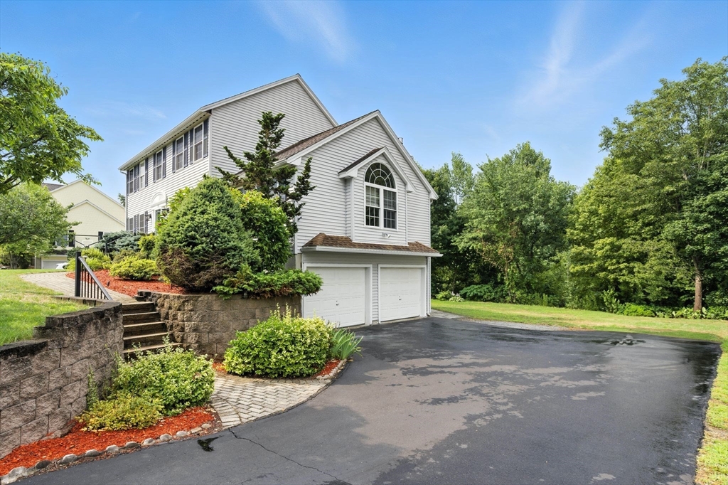 13 Colonial Dr