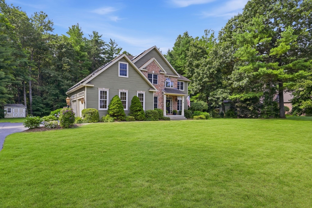 8 Lexington Circle
