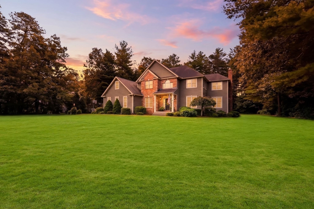 8 Lexington Circle