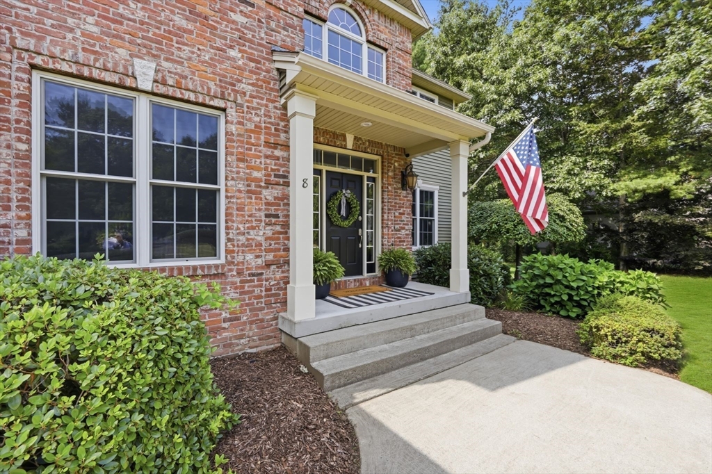 8 Lexington Circle