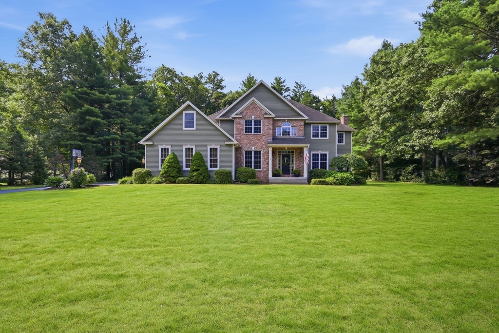 8 Lexington Circle