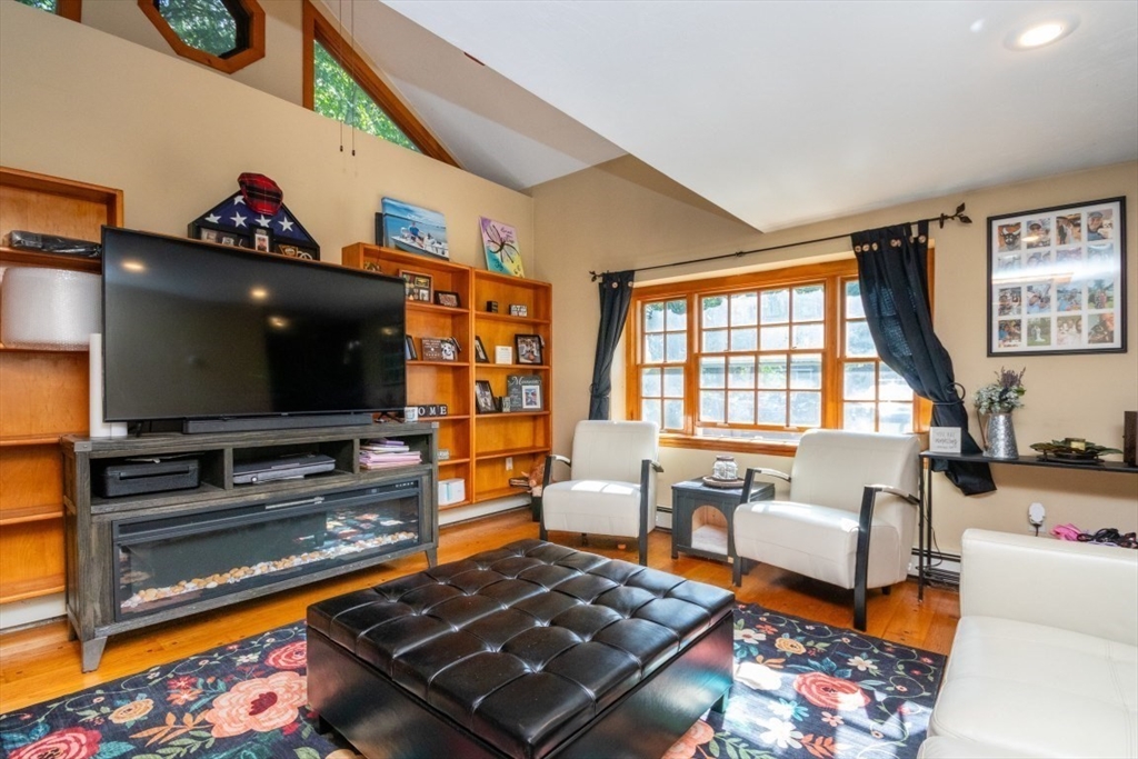 8 Old Fisher Ln