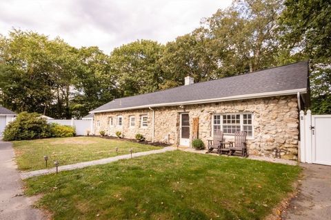 8 Old Fisher Ln Walpole MA 02081