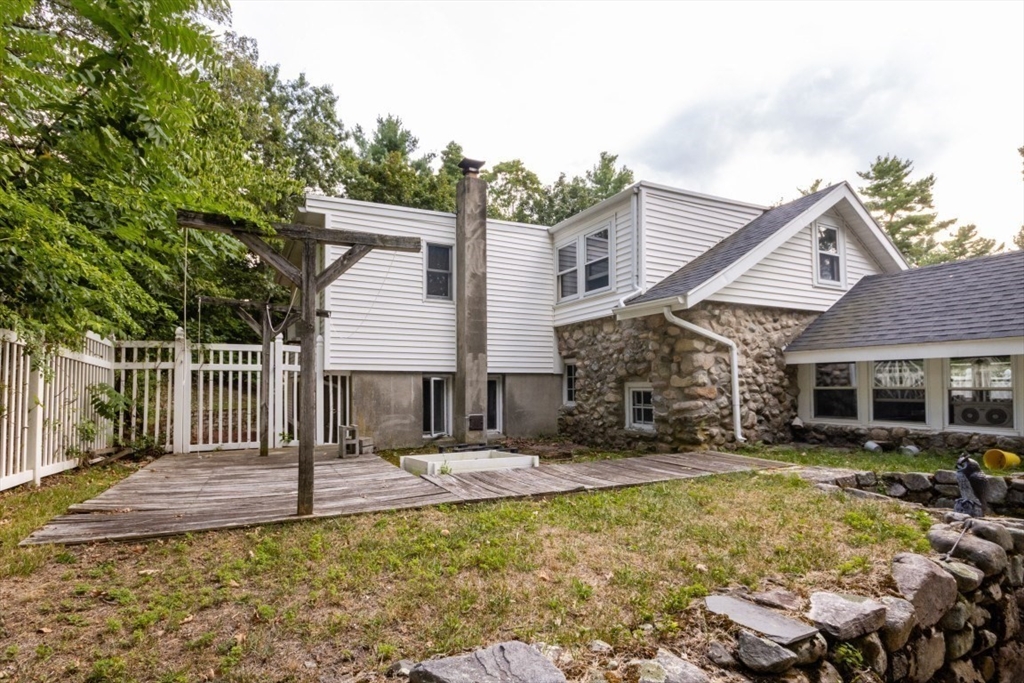 8 Old Fisher Ln
