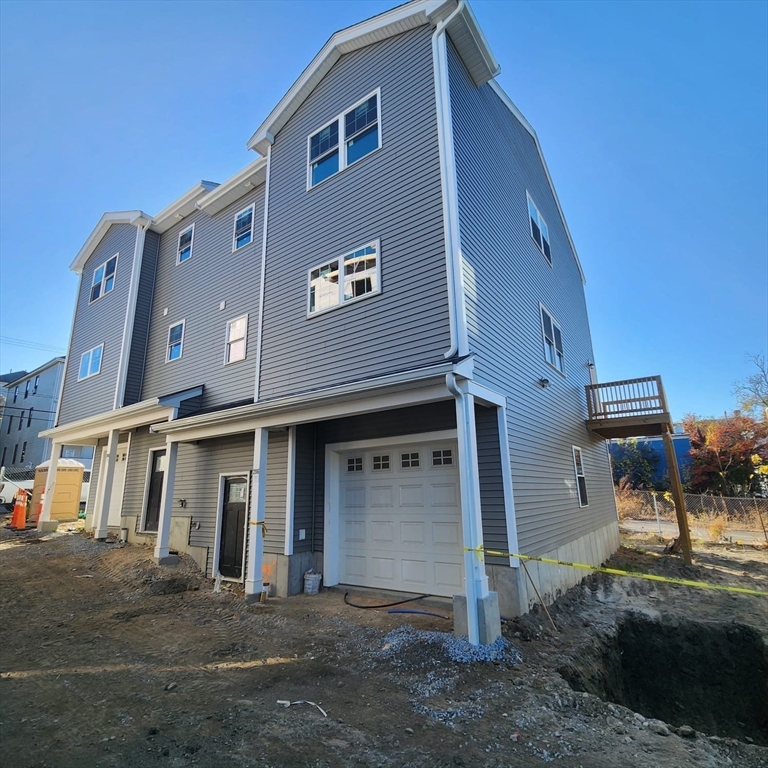 206 Durfee St. 4A