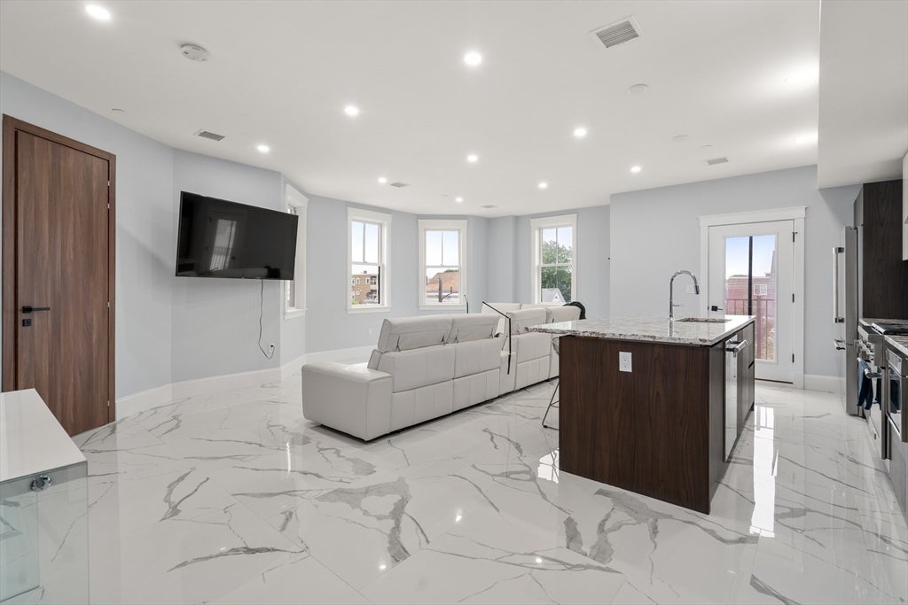 32 Pearl St 4