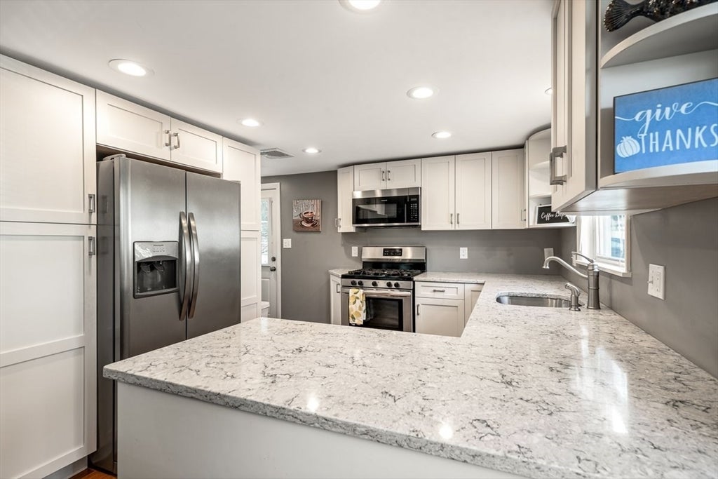52 Burpee Road, Swampscott, MA Photo #6