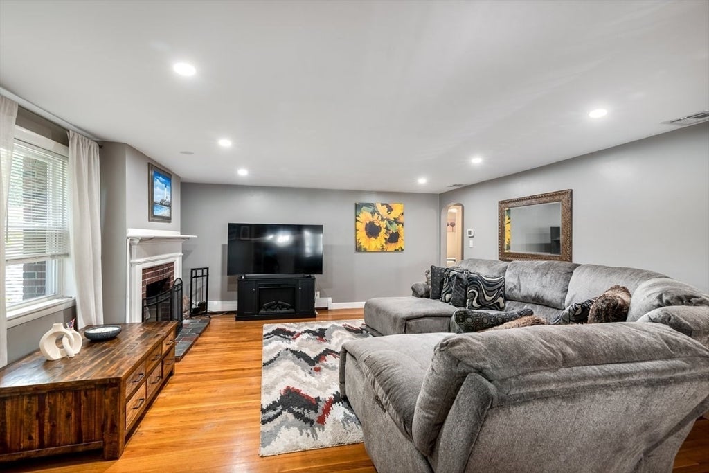 52 Burpee Road, Swampscott, MA Photo #11