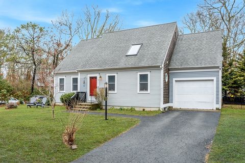 15 Florence Ave Mashpee MA 02649