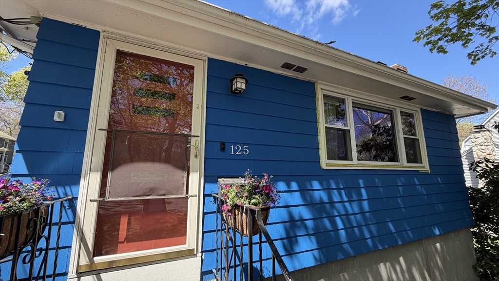 Photo of 125 Sylvia St, Arlington, MA