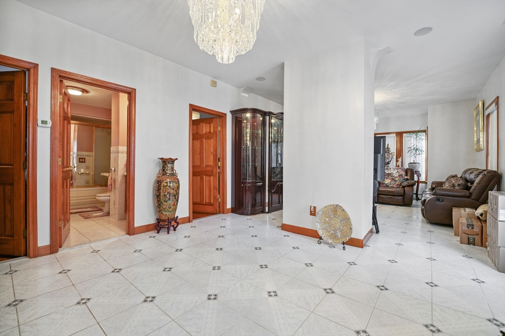 493 Peckham St