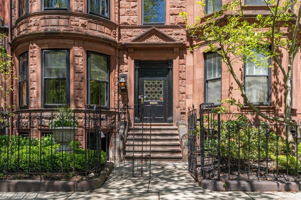 Click for 389 Commonwealth Ave #1, Boston, MA slideshow Click for 389 Commonwealth Ave #1, Boston, MA slideshow