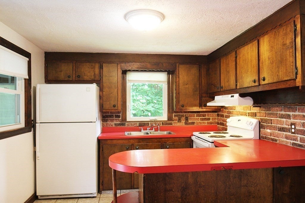 255 Pleasant Street, Lunenburg, MA Photo #3