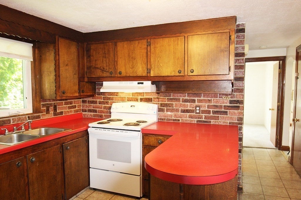 255 Pleasant Street, Lunenburg, MA Photo #4